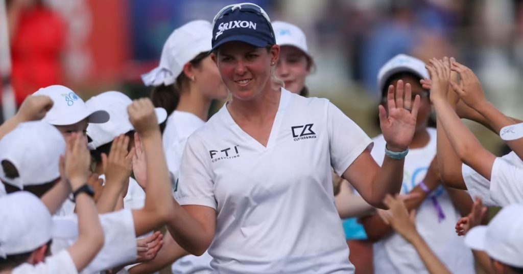 women's field in Golf